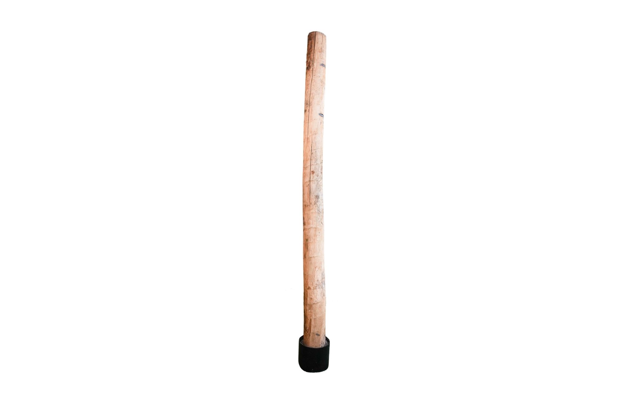 Mât central en bois sous une toile stretch
